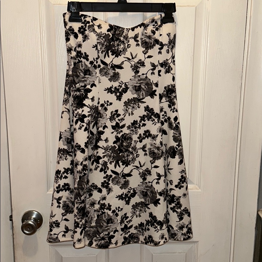Black and White floral strapless dress SZ M
